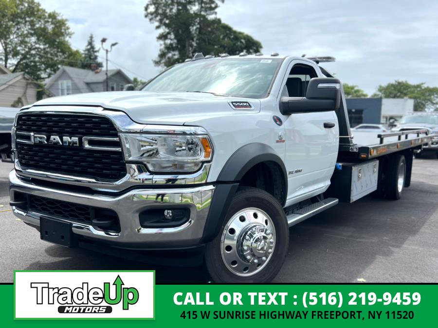 2022 RAM Ram 5500 Chassis Cab SLT photo 3