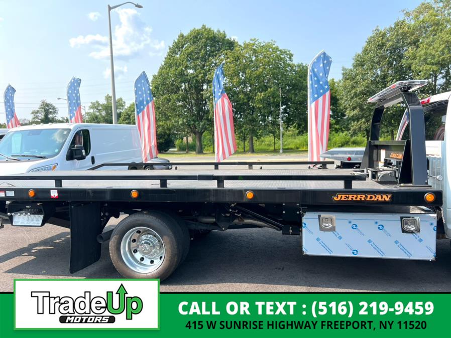 2022 RAM Ram 5500 Chassis Cab SLT photo 9