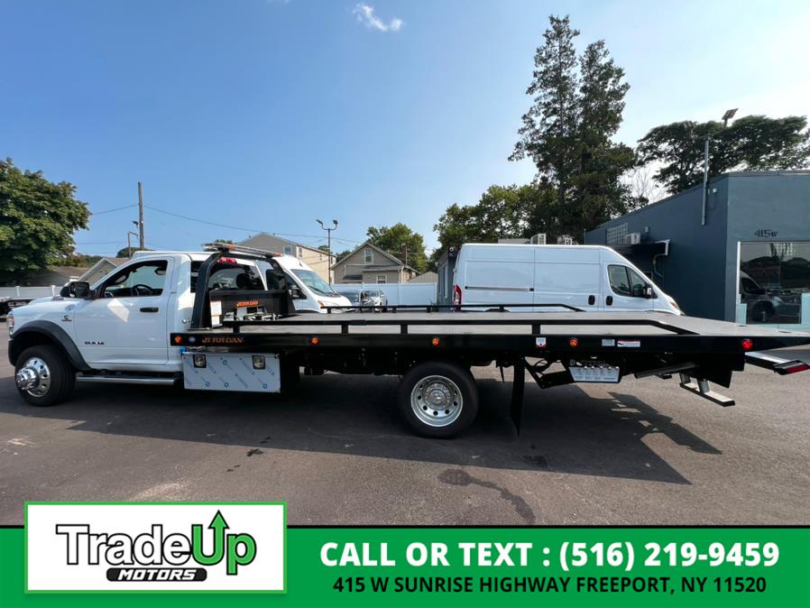 2022 RAM Ram 5500 Chassis Cab SLT photo 4