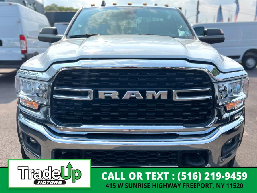 2022 RAM Ram 5500 Chassis Cab SLT photo 2