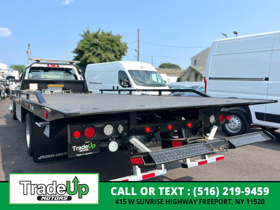 2022 RAM Ram 5500 Chassis Cab SLT photo 5