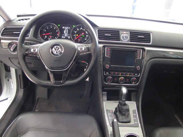 2016 Volkswagen Passat SE photo 5