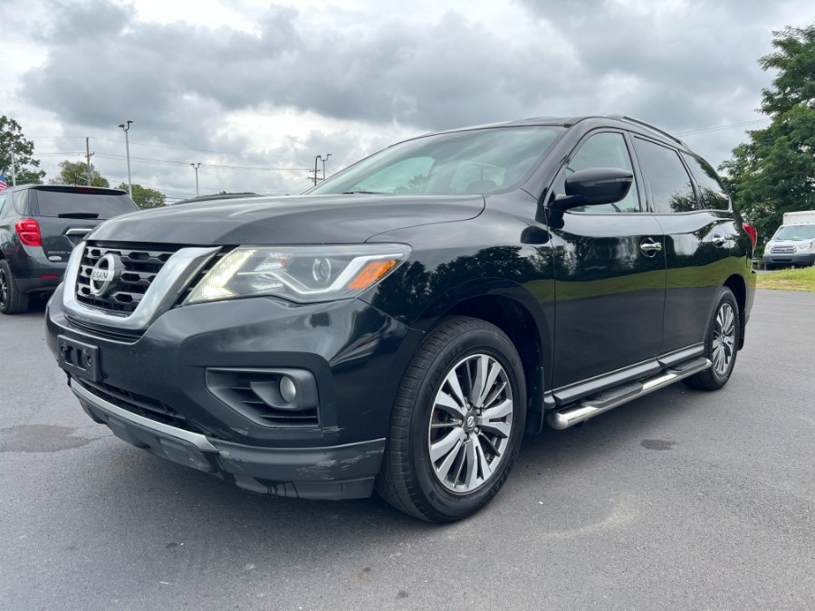 Used 2018 Nissan Pathfinder in Ortonville, Michigan | Marsh Auto Sales LLC. Ortonville, Michigan