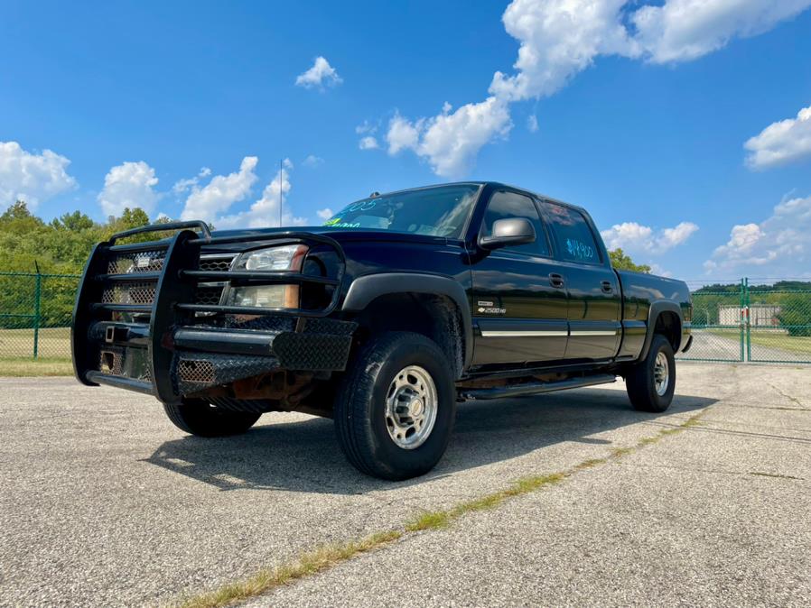 Used Chevrolet Silverado 2500HD Crew Cab 153" WB 4WD LS 2005 | Dayton Work Trucks. Dayton, Ohio