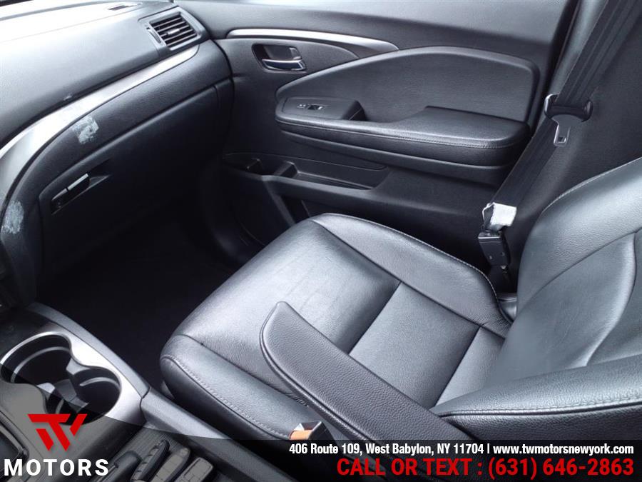 2017 Honda Pilot EX-L w/Navi, available for sale in West Babylon, New York | TW Motors. West Babylon, New York 2017 Honda Pilot EX-L w/Navi, available for sale in West Babylon, New York | TW Motors. West Babylon, New York