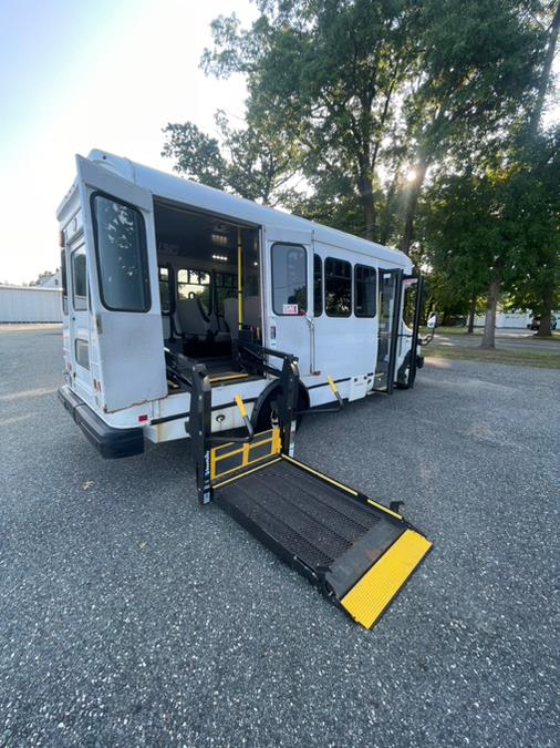 Used 2016 Ford Econoline 13 Pasangers Cutaway in Springfield, Massachusetts | Auto Globe LLC. Springfield, Massachusetts