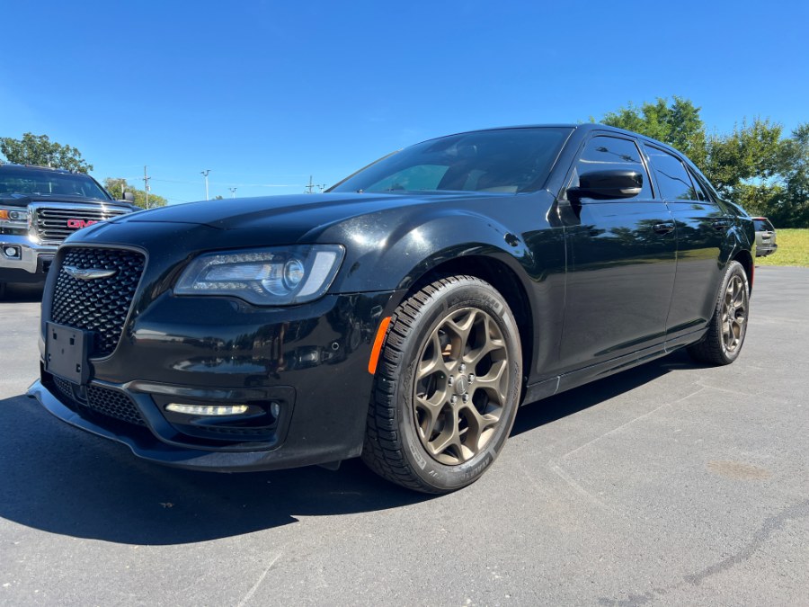 Used 2017 Chrysler 300 in Ortonville, Michigan | Marsh Auto Sales LLC. Ortonville, Michigan