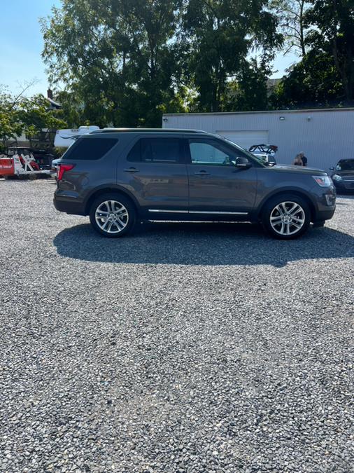 2017 Ford Explorer XLT photo 5