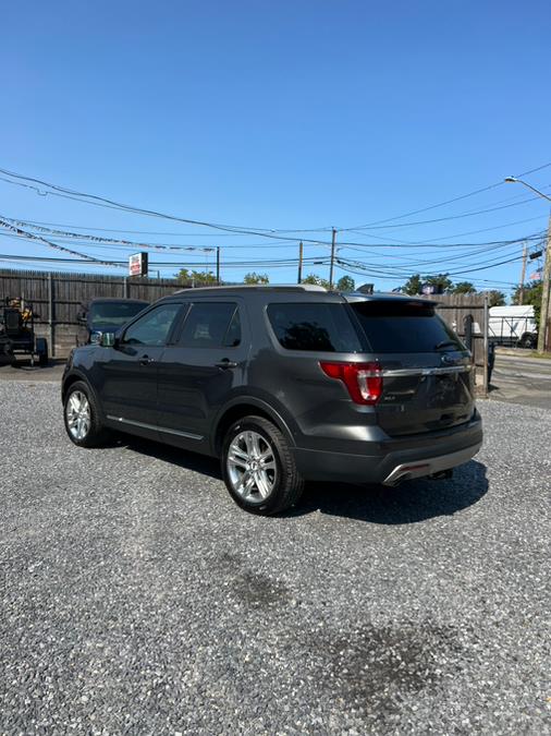 2017 Ford Explorer XLT photo 2