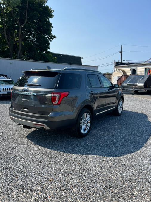 2017 Ford Explorer XLT photo 4