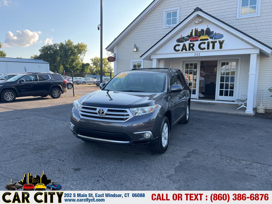 Used 2013 Toyota Highlander in East Windsor, Connecticut | Car City LLC. East Windsor, Connecticut