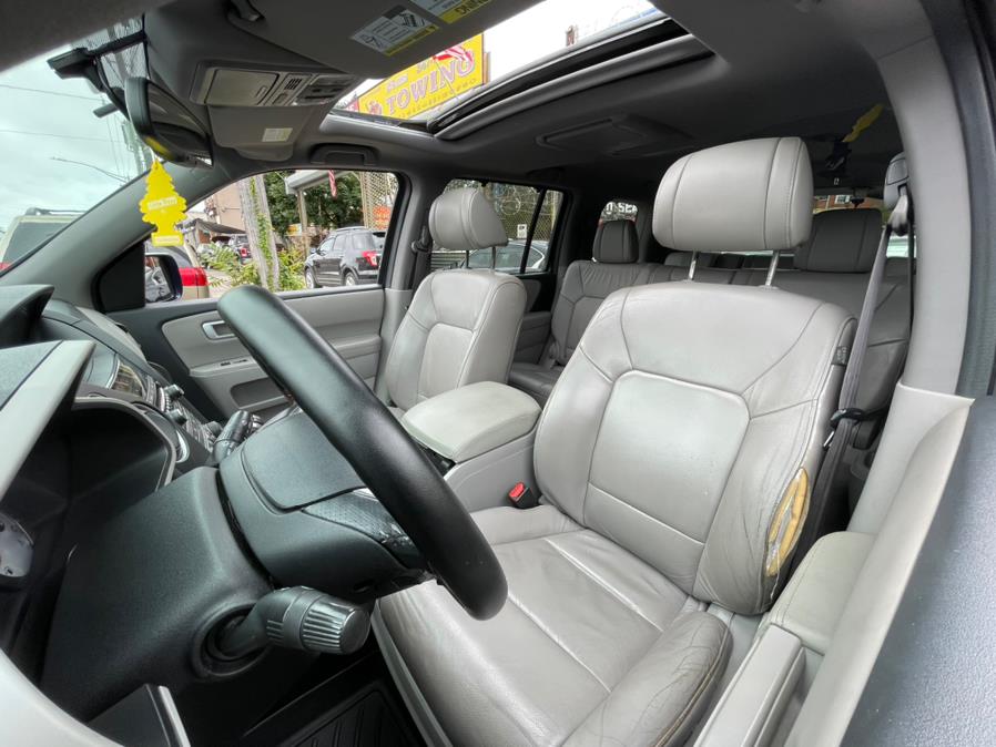 2013 Honda Pilot 4WD 4dr Touring w/RES & Navi, available for sale in BROOKLYN, New York | Deals on Wheels International Auto. BROOKLYN, New York 2013 Honda Pilot 4WD 4dr Touring w/RES & Navi, available for sale in BROOKLYN, New York | Deals on Wheels International Auto. BROOKLYN, New York