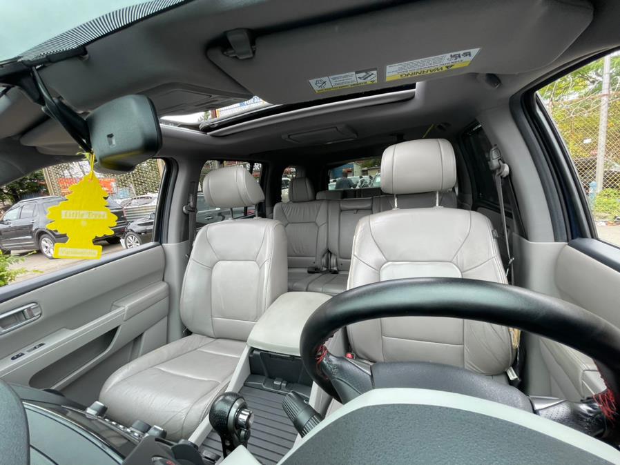 2013 Honda Pilot 4WD 4dr Touring w/RES & Navi, available for sale in BROOKLYN, New York | Deals on Wheels International Auto. BROOKLYN, New York 2013 Honda Pilot 4WD 4dr Touring w/RES & Navi, available for sale in BROOKLYN, New York | Deals on Wheels International Auto. BROOKLYN, New York