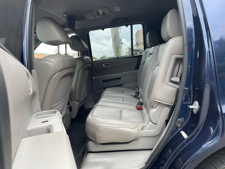 2013 Honda Pilot 4WD 4dr Touring w/RES & Navi, available for sale in BROOKLYN, New York | Deals on Wheels International Auto. BROOKLYN, New York 2013 Honda Pilot 4WD 4dr Touring w/RES & Navi, available for sale in BROOKLYN, New York | Deals on Wheels International Auto. BROOKLYN, New York