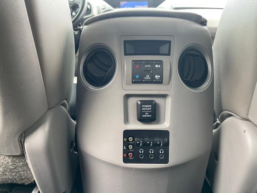 2013 Honda Pilot 4WD 4dr Touring w/RES & Navi, available for sale in BROOKLYN, New York | Deals on Wheels International Auto. BROOKLYN, New York 2013 Honda Pilot 4WD 4dr Touring w/RES & Navi, available for sale in BROOKLYN, New York | Deals on Wheels International Auto. BROOKLYN, New York