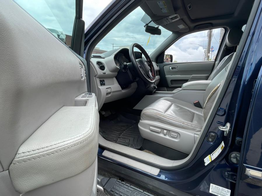 2013 Honda Pilot 4WD 4dr Touring w/RES & Navi, available for sale in BROOKLYN, New York | Deals on Wheels International Auto. BROOKLYN, New York 2013 Honda Pilot 4WD 4dr Touring w/RES & Navi, available for sale in BROOKLYN, New York | Deals on Wheels International Auto. BROOKLYN, New York