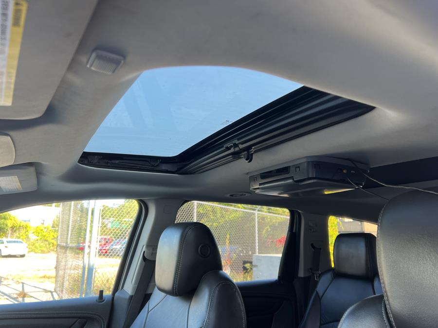 2016 Chevrolet Traverse AWD 4dr LTZ, available for sale in Milford, Connecticut | Dealertown Auto Wholesalers. Milford, Connecticut 2016 Chevrolet Traverse AWD 4dr LTZ, available for sale in Milford, Connecticut | Dealertown Auto Wholesalers. Milford, Connecticut