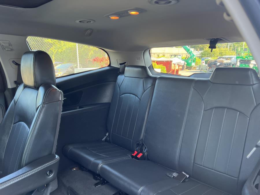 2016 Chevrolet Traverse AWD 4dr LTZ, available for sale in Milford, Connecticut | Dealertown Auto Wholesalers. Milford, Connecticut 2016 Chevrolet Traverse AWD 4dr LTZ, available for sale in Milford, Connecticut | Dealertown Auto Wholesalers. Milford, Connecticut