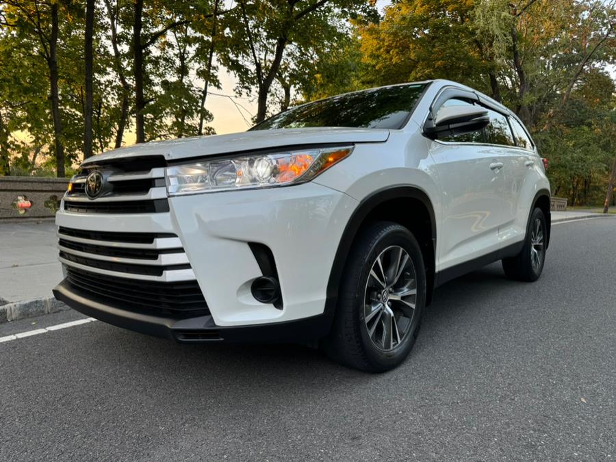 Used 2019 Toyota Highlander in Jersey City, New Jersey | Zettes Auto Mall. Jersey City, New Jersey