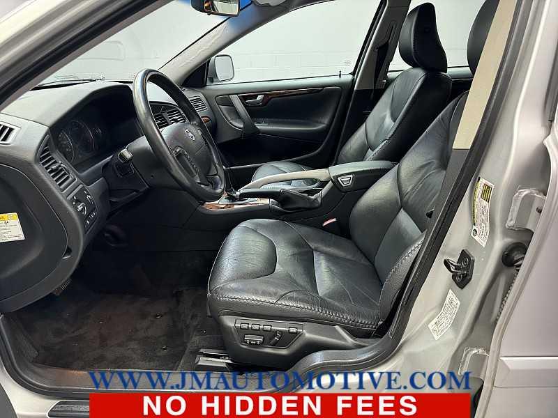 2005 Volvo Xc70 5D WAGON AWD W/SUNROOF, available for sale in Naugatuck, Connecticut | J&M Automotive Sls&Svc LLC. Naugatuck, Connecticut 2005 Volvo Xc70 5D WAGON AWD W/SUNROOF, available for sale in Naugatuck, Connecticut | J&M Automotive Sls&Svc LLC. Naugatuck, Connecticut