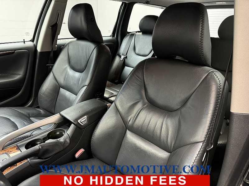 2005 Volvo Xc70 5D WAGON AWD W/SUNROOF, available for sale in Naugatuck, Connecticut | J&M Automotive Sls&Svc LLC. Naugatuck, Connecticut 2005 Volvo Xc70 5D WAGON AWD W/SUNROOF, available for sale in Naugatuck, Connecticut | J&M Automotive Sls&Svc LLC. Naugatuck, Connecticut