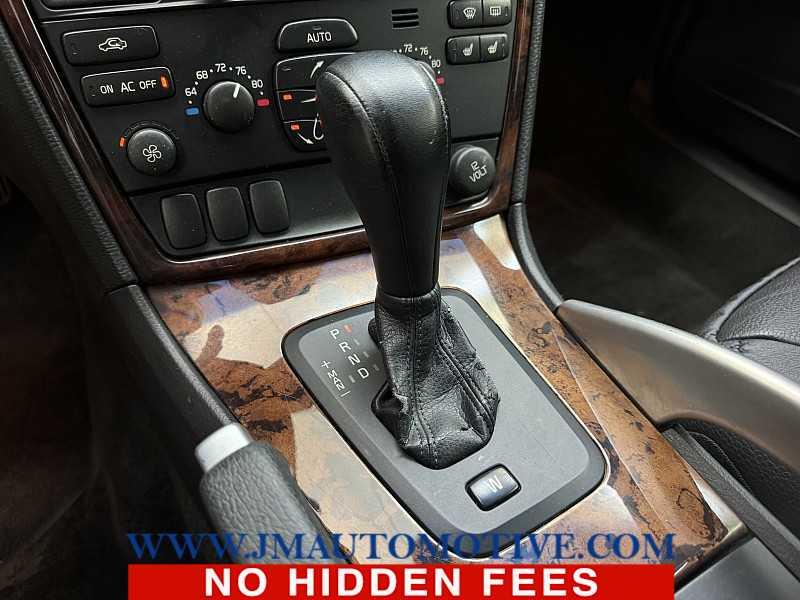 2005 Volvo Xc70 5D WAGON AWD W/SUNROOF, available for sale in Naugatuck, Connecticut | J&M Automotive Sls&Svc LLC. Naugatuck, Connecticut 2005 Volvo Xc70 5D WAGON AWD W/SUNROOF, available for sale in Naugatuck, Connecticut | J&M Automotive Sls&Svc LLC. Naugatuck, Connecticut