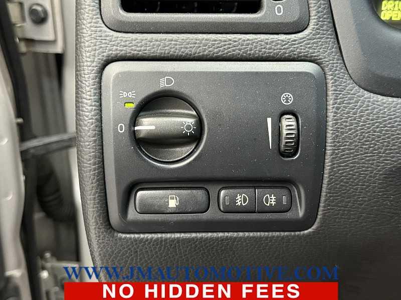 2005 Volvo Xc70 5D WAGON AWD W/SUNROOF, available for sale in Naugatuck, Connecticut | J&M Automotive Sls&Svc LLC. Naugatuck, Connecticut 2005 Volvo Xc70 5D WAGON AWD W/SUNROOF, available for sale in Naugatuck, Connecticut | J&M Automotive Sls&Svc LLC. Naugatuck, Connecticut