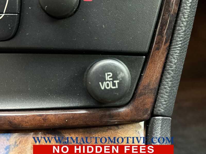 2005 Volvo Xc70 5D WAGON AWD W/SUNROOF, available for sale in Naugatuck, Connecticut | J&M Automotive Sls&Svc LLC. Naugatuck, Connecticut 2005 Volvo Xc70 5D WAGON AWD W/SUNROOF, available for sale in Naugatuck, Connecticut | J&M Automotive Sls&Svc LLC. Naugatuck, Connecticut