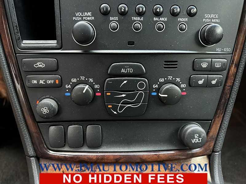 2005 Volvo Xc70 5D WAGON AWD W/SUNROOF, available for sale in Naugatuck, Connecticut | J&M Automotive Sls&Svc LLC. Naugatuck, Connecticut 2005 Volvo Xc70 5D WAGON AWD W/SUNROOF, available for sale in Naugatuck, Connecticut | J&M Automotive Sls&Svc LLC. Naugatuck, Connecticut