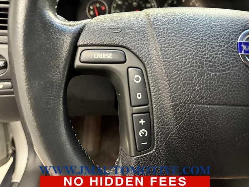 2005 Volvo Xc70 5D WAGON AWD W/SUNROOF, available for sale in Naugatuck, Connecticut | J&M Automotive Sls&Svc LLC. Naugatuck, Connecticut 2005 Volvo Xc70 5D WAGON AWD W/SUNROOF, available for sale in Naugatuck, Connecticut | J&M Automotive Sls&Svc LLC. Naugatuck, Connecticut