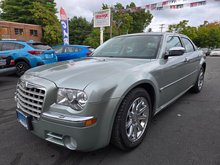 Used Chrysler 300 4dr Sdn 300C 2006 | Dealmax Motors LLC. Bristol, Connecticut