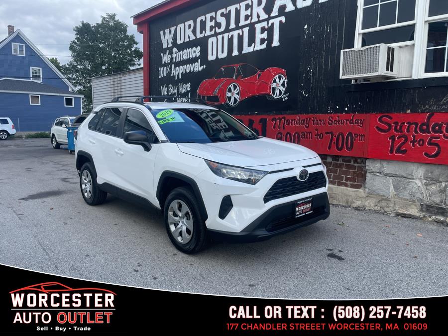 Used 2019 Toyota RAV4 in Worcester, Massachusetts | Worcester Auto Outlet LLC. Worcester, Massachusetts