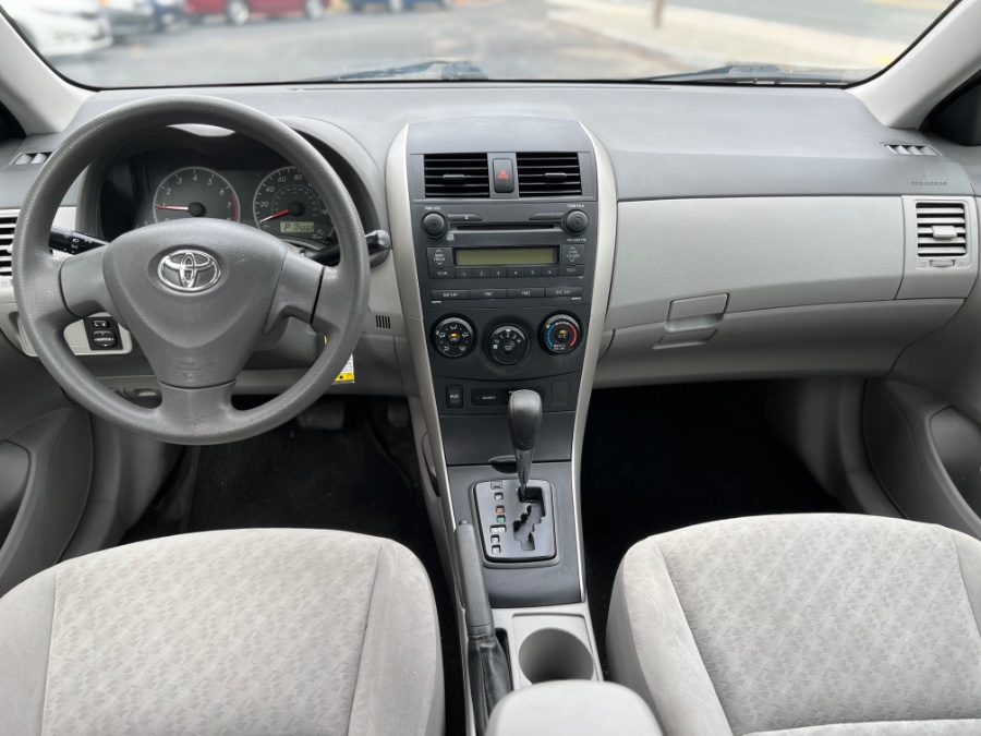 2009 Toyota Corolla LE photo 8