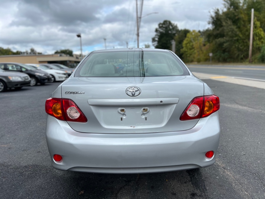 2009 Toyota Corolla LE photo 2