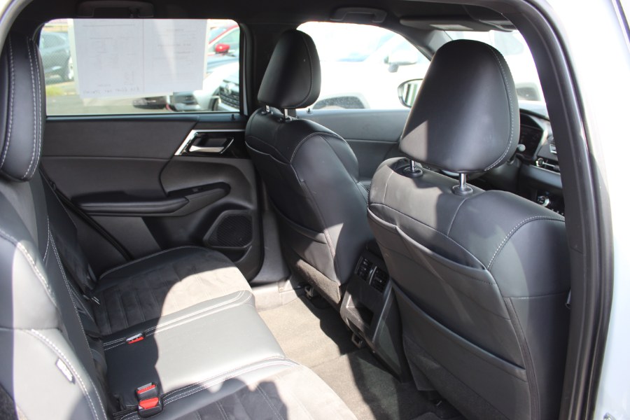 2023 Mitsubishi Outlander SE S-AWC, available for sale in Irvington, New Jersey | NJ Used Cars Center. Irvington, New Jersey 2023 Mitsubishi Outlander SE S-AWC, available for sale in Irvington, New Jersey | NJ Used Cars Center. Irvington, New Jersey