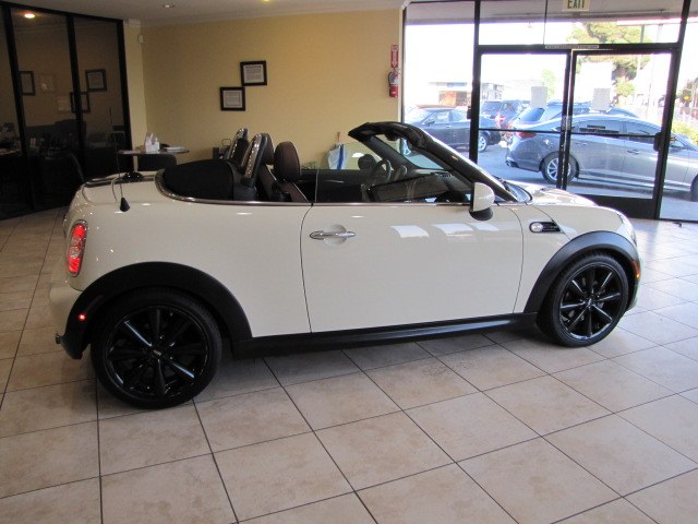 2012 MINI Cooper Base photo 2