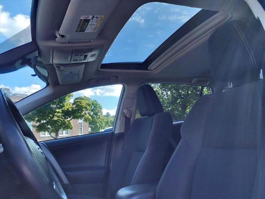 2018 Toyota RAV4 XLE photo 14