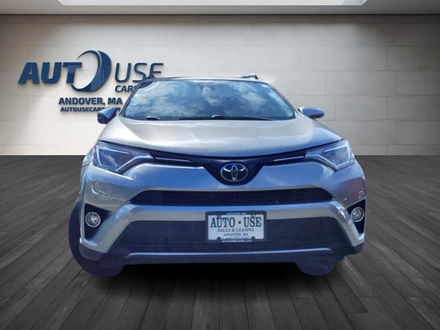 2018 Toyota RAV4 XLE photo 2