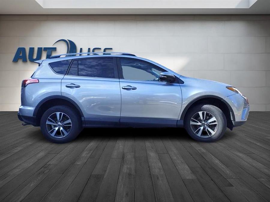 2018 Toyota RAV4 XLE photo 3