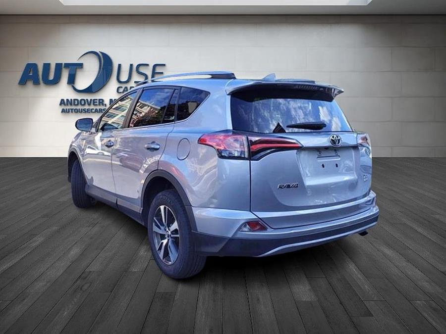 2018 Toyota RAV4 XLE photo 6