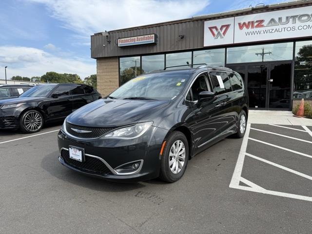 Used 2018 Chrysler Pacifica in Stratford, Connecticut | Wiz Leasing Inc. Stratford, Connecticut