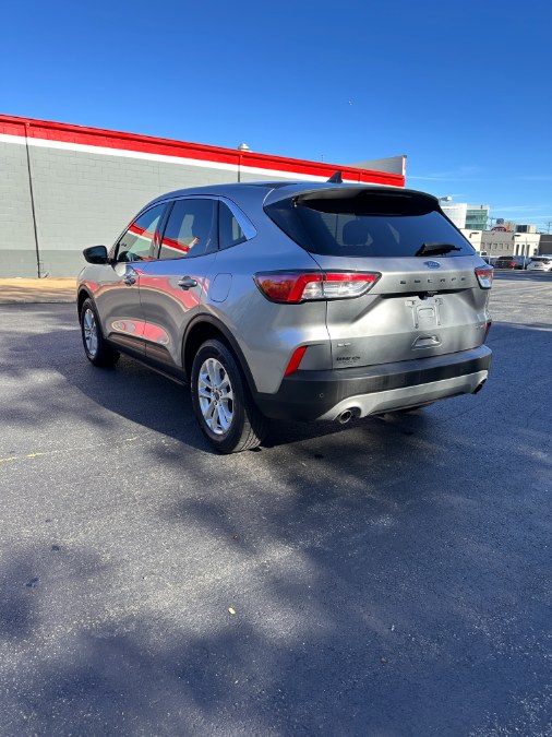 2022 Ford Escape SE photo 3