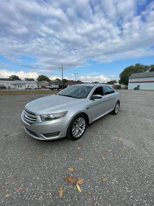 Used 2014 Ford Taurus in Springfield, Massachusetts | Auto Globe LLC. Springfield, Massachusetts