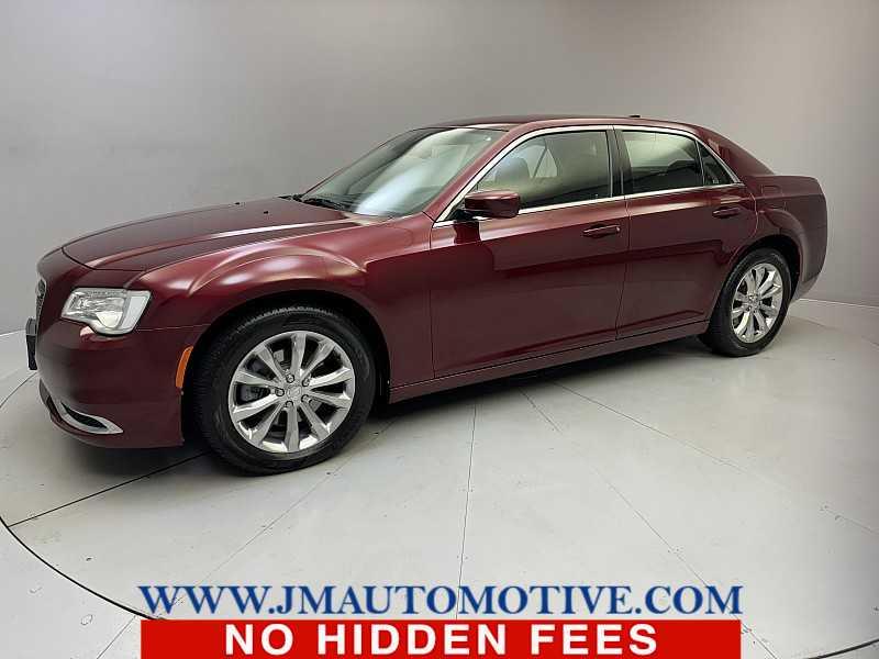 Used 2018 Chrysler 300 in Naugatuck, Connecticut | J&M Automotive Sls&Svc LLC. Naugatuck, Connecticut