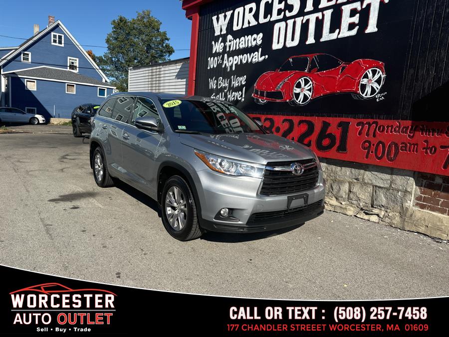 Used 2015 Toyota Highlander in Worcester, Massachusetts | Worcester Auto Outlet LLC. Worcester, Massachusetts