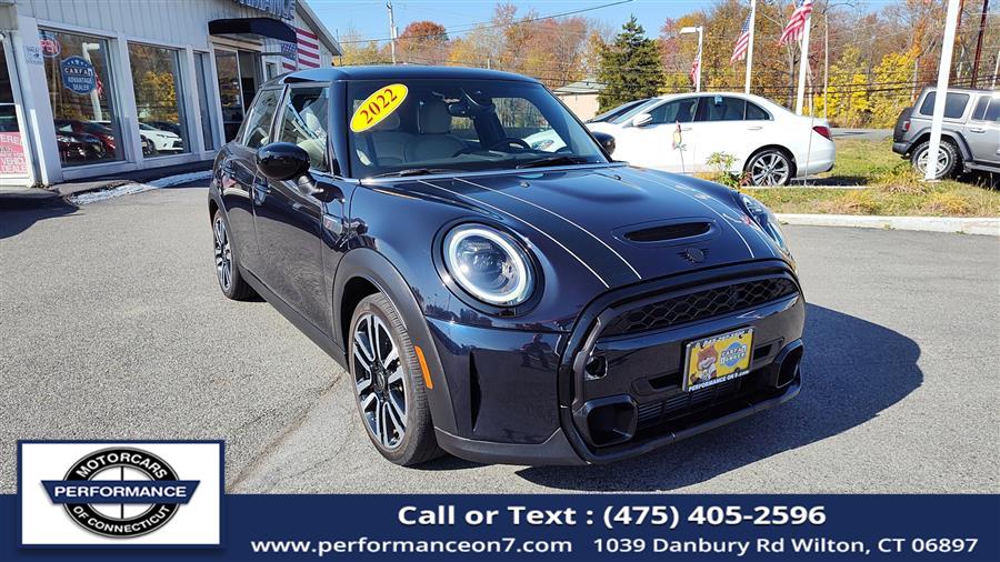 Used 2022 MINI Hardtop 4 Door in Wilton, Connecticut | Performance Motor Cars Of Connecticut LLC. Wilton, Connecticut