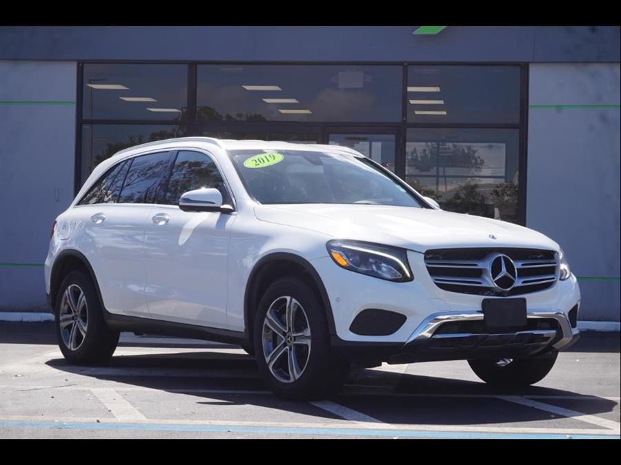 Used 2019 Mercedes-benz Glc in Fort Myers, Florida | Carlux Fort Myers. Fort Myers, Florida