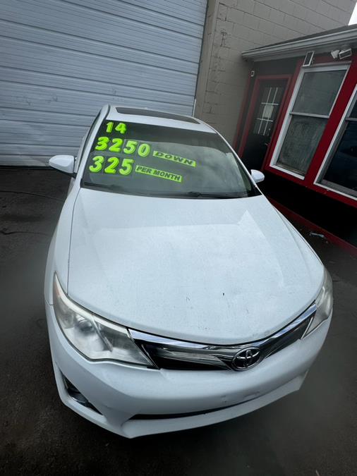 2014 Toyota Camry XLE's photo
