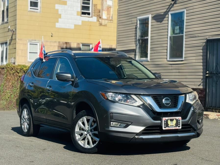 2019 Nissan Rogue SV photo 2