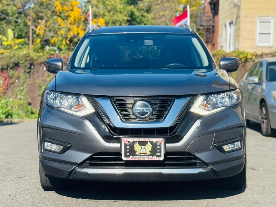 2019 Nissan Rogue SV photo 1